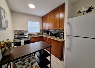 113 174th Ave E in Redington Shores, FL - Foto de edificio - Building Photo