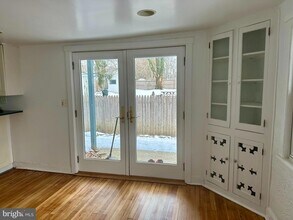 2 Titus Ave, Unit 1 in Lawrence Township, NJ - Foto de edificio - Building Photo