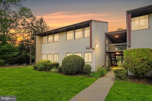 2 Avon Dr, Unit E in East Windsor, NJ - Building Photo