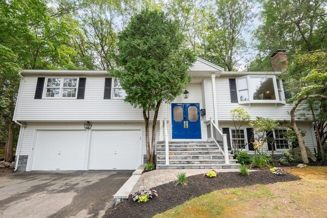 property at 10 Pinewood Cir