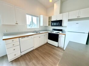 937 N 86th St, Unit 301 in Seattle, WA - Building Photo - Building Photo