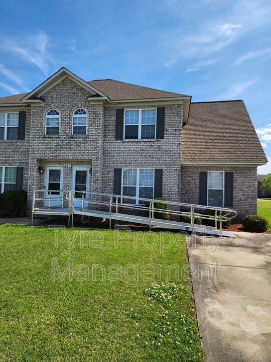 320 S Square Dr in Winterville, NC - Building Photo