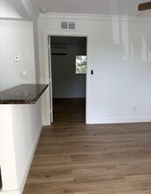 1014 Salzedo St, Unit 304 in Coral Gables, FL - Foto de edificio - Building Photo