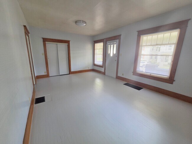 property at 1141 Kinnaird Ave