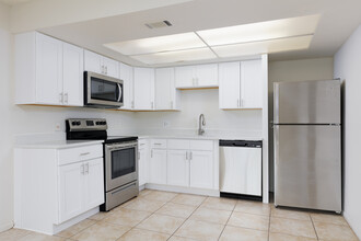 Outrigger Village Apartments in Kissimmee, FL - Building Photo - Interior Photo