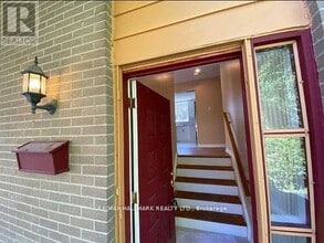 331 Roywood Crescent in Newmarket, ON - Building Photo - Building Photo