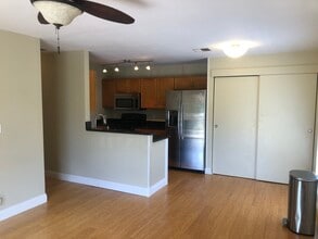 140 Uwapo Rd in Kihei, HI - Building Photo - Building Photo