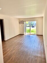 465 Main St, Unit Crystal Springs Apt. in Lomira, WI - Foto de edificio - Building Photo