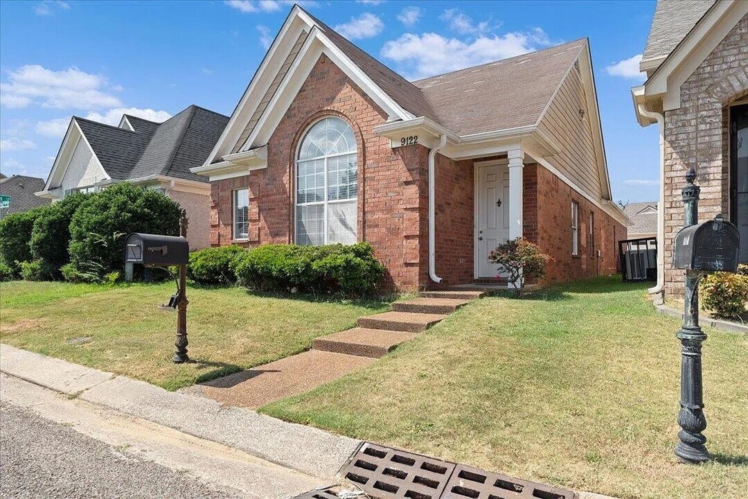 9122 Cinderhill Cove E in Memphis, TN - Building Photo