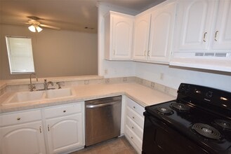 10010 Sugarvine Ln in Tomball, TX - Building Photo - Building Photo