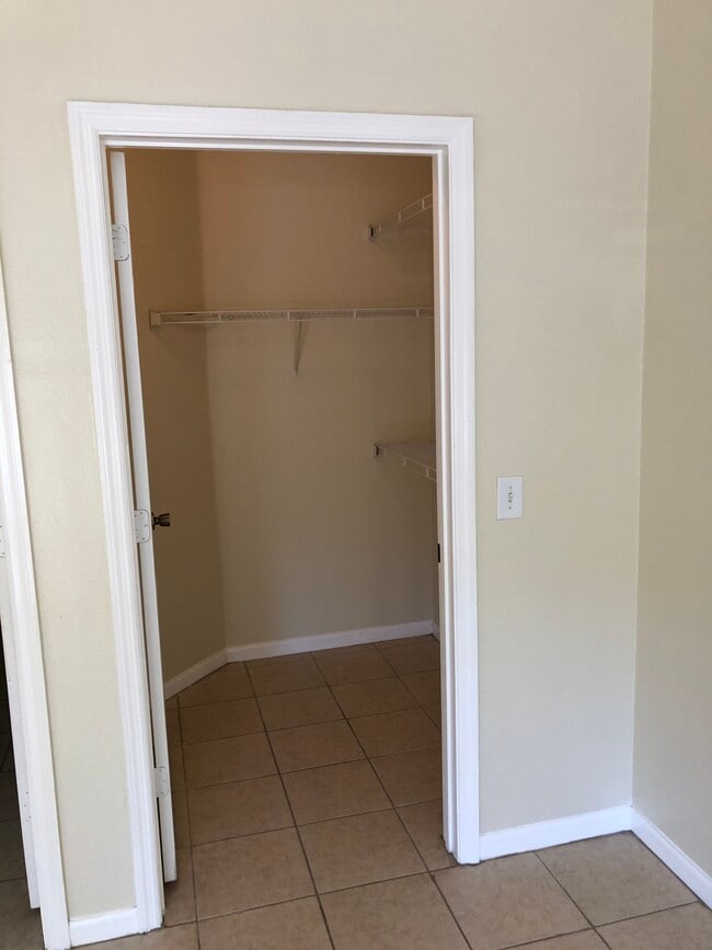 2801 Chancellorsville Dr, Unit 725 in Tallahassee, FL - Building Photo - Building Photo