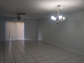 878 Summit Lake Dr in West Palm Beach, FL - Building Photo - Building Photo