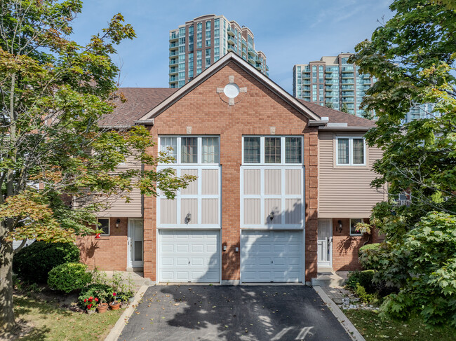 4605 Donegal Dr in Mississauga, ON - Building Photo - Building Photo