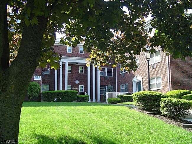 property at 199 N Beverwyck Rd