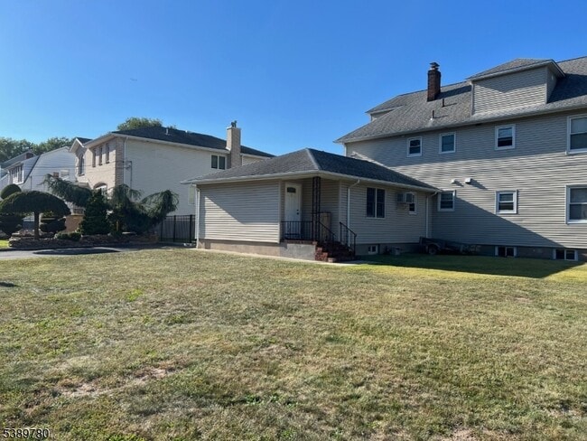 215 Saddle River Rd in Saddle Brook, NJ - Building Photo - Building Photo