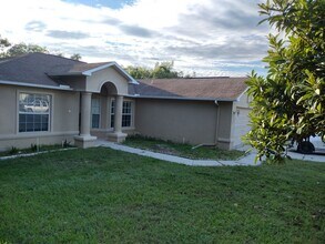 4498 Hoffman Ave in Spring Hill, FL - Building Photo - Building Photo