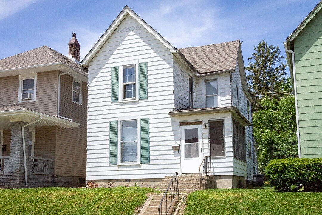 824 W Beechwood Ave in Muncie, IN - Building Photo