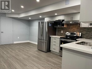 140 Shady Oaks Ave in Markham, ON - Building Photo - Building Photo