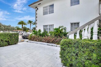 5420 Hollywood Blvd in Hollywood, FL - Building Photo - Building Photo