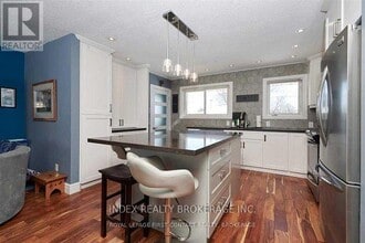 18 Bothwell Crescent in Barrie, ON - Building Photo - Building Photo