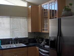 1319 Walgrove Ave, Unit Front in Los Angeles, CA - Building Photo - Building Photo