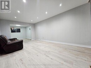 47 Earlsdale Crescent in Brampton, ON - Building Photo - Building Photo