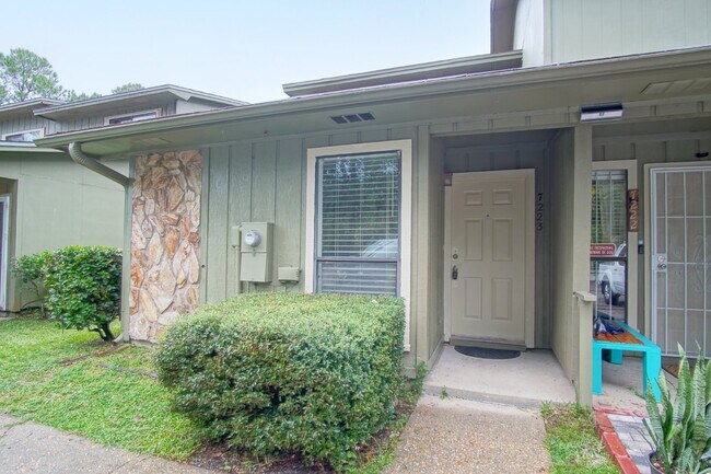 property at 7223 Lago Vista Ct