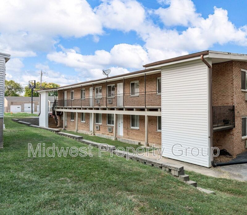 3714 Geraldine Ave in St. Ann, MO - Foto de edificio