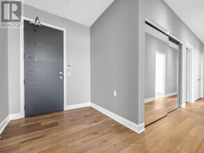 33 Shore Breeze Dr in Toronto, ON - Building Photo - Building Photo