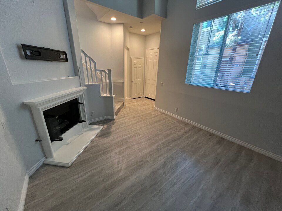 14546 Newport Ave in Tustin, CA - Building Photo