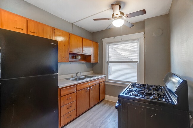 property at 3640 Besuden Ct