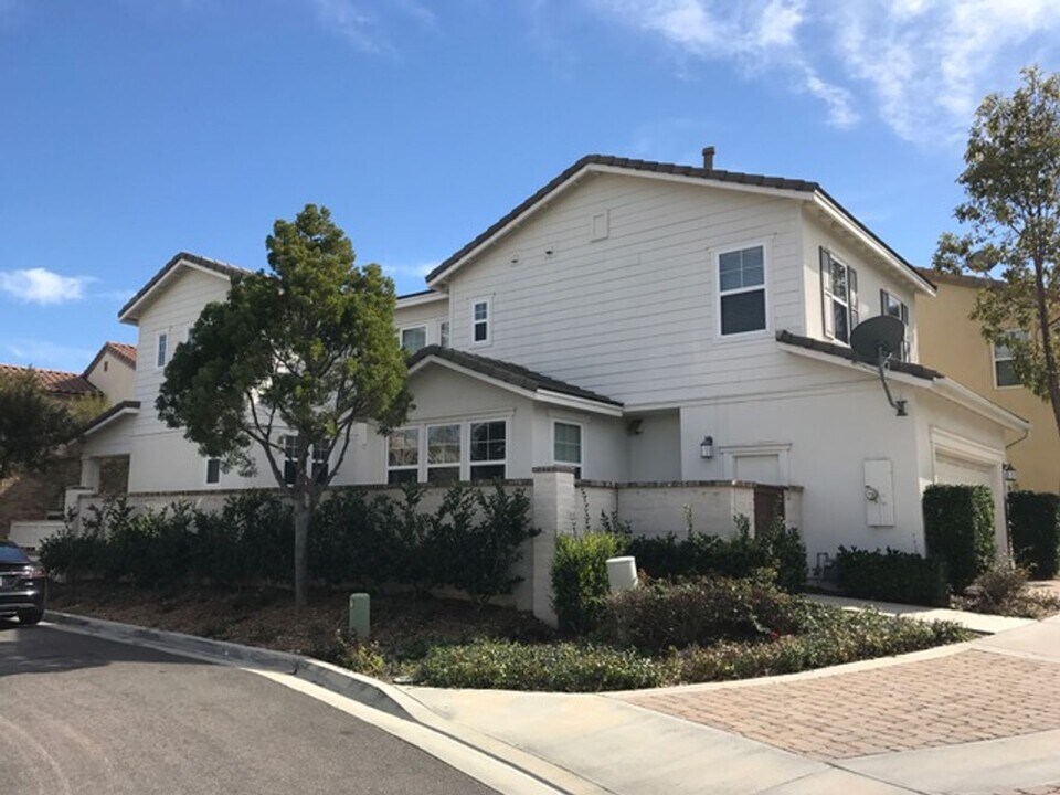 6097 African Holly Trail in San Diego, CA - Building Photo
