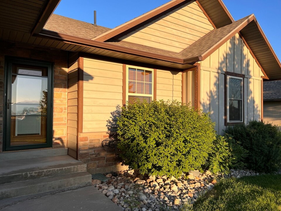 401 Booshway St in Driggs, ID - Building Photo