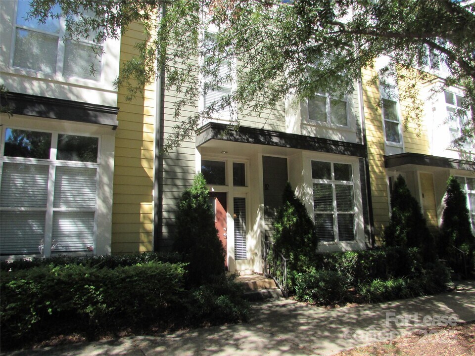 2125 Southend Dr in Charlotte, NC - Building Photo