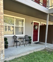 Royal Oaks Apartments in Lufkin, TX - Building Photo