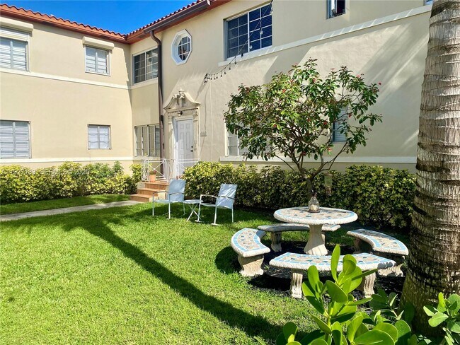 673 NE 92nd St in Miami Shores, FL - Building Photo - Building Photo