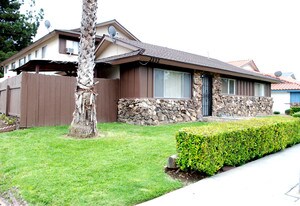 2132 Associated Rd in Fullerton, CA - Building Photo