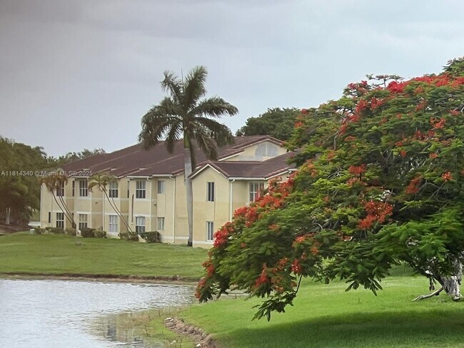 731 Vista Isles Dr in Plantation, FL - Building Photo - Building Photo