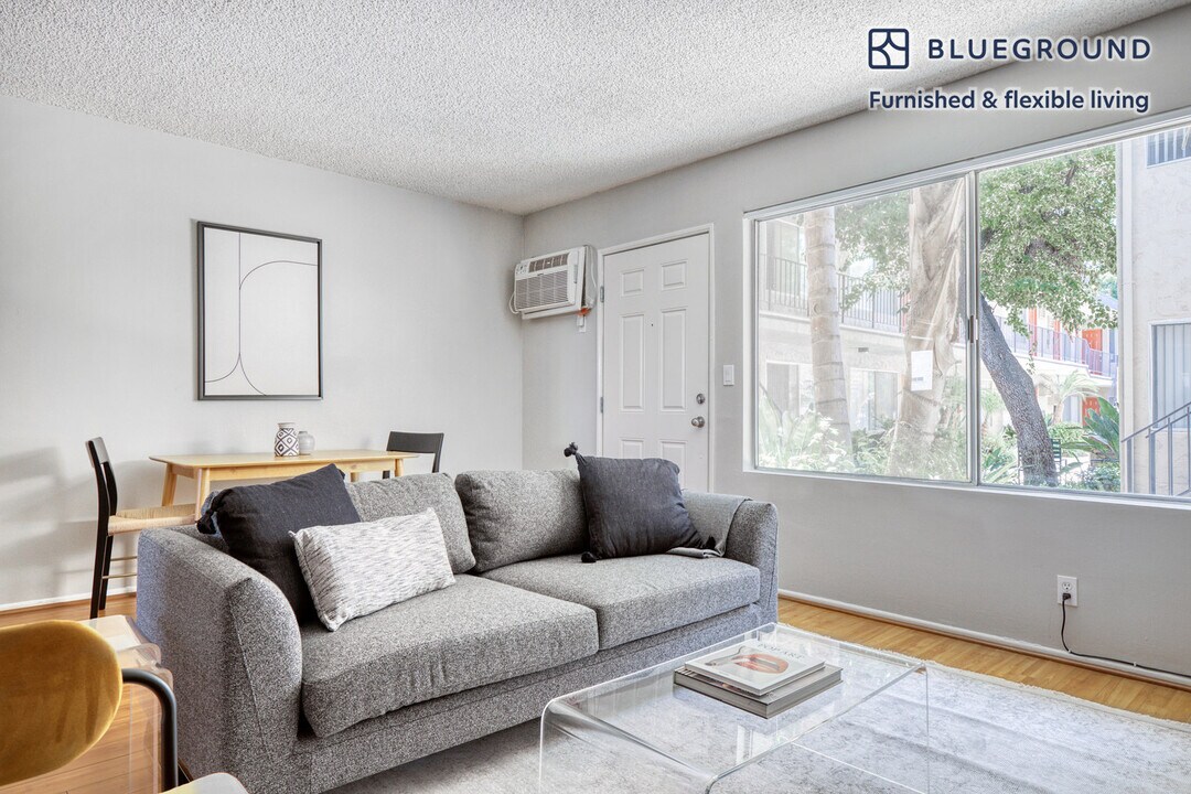 14355 Huston St-Unit -FL1-ID486 in Los Angeles, CA - Building Photo