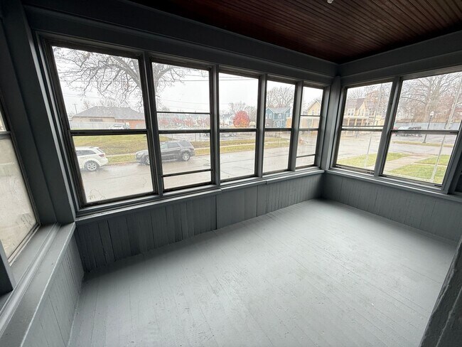 340-342 W Wesley St in Jackson, MI - Building Photo - Building Photo