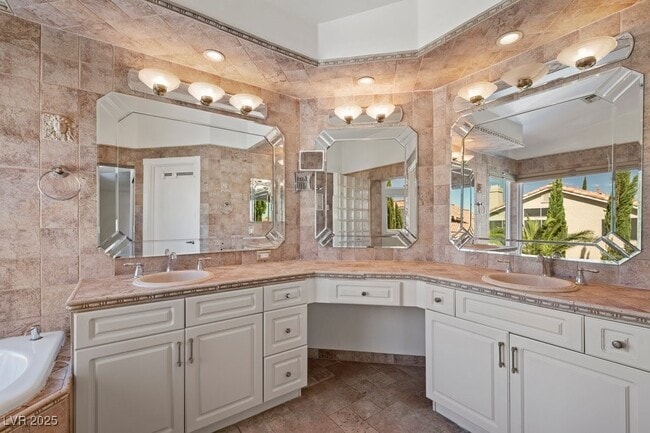 property at 8420 Haven Brook Ct