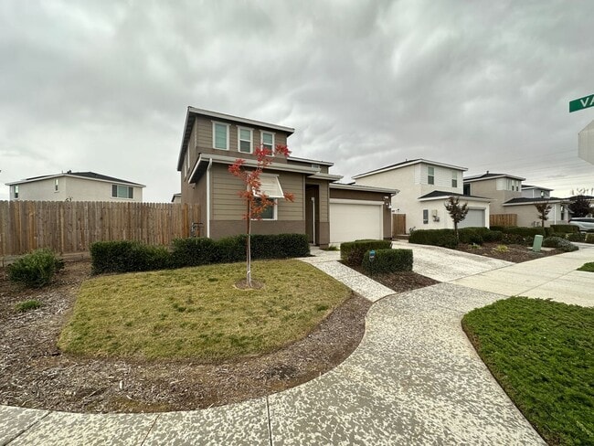 2455 Robledo Wy in Merced, CA - Building Photo - Building Photo