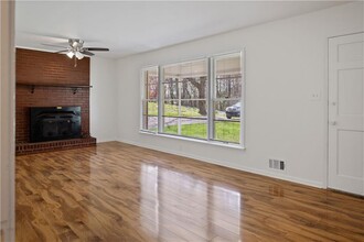 430 Haynes Rd in Canton, GA - Foto de edificio - Building Photo
