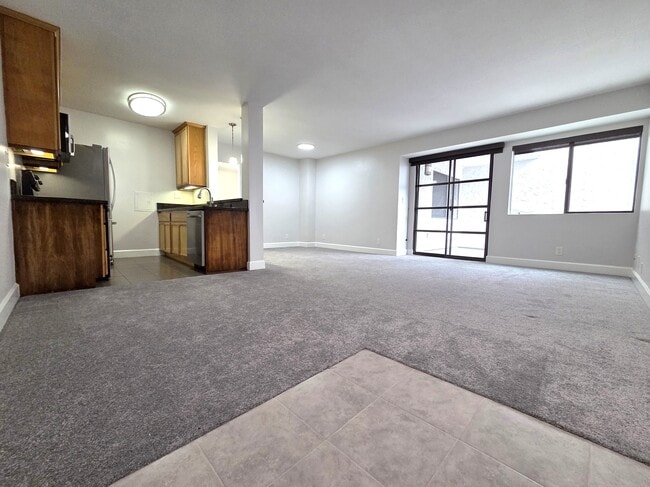 10982 Roebling Ave, Unit 464 in Los Angeles, CA - Foto de edificio - Building Photo