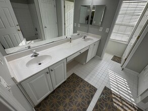 13909 Clarkwood Ln in Laurel, MD - Foto de edificio - Building Photo