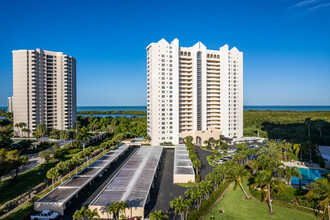 St. Nicole A Condominium in Naples, FL - Foto de edificio - Building Photo