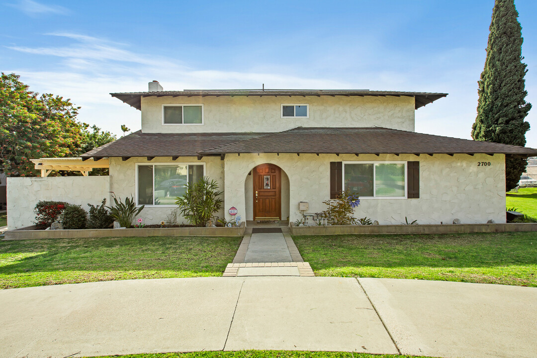 2700 Santiago Rd in Fullerton, CA - Building Photo