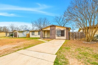 6916 Shady Grove Dr in San Antonio, TX - Building Photo - Building Photo