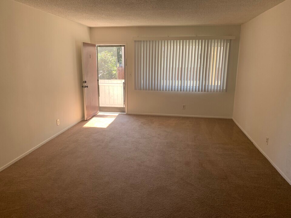 11661 Ohio Ave, Unit #3 in Los Angeles, CA - Building Photo