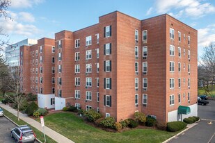Edgewater Condominium in Stamford, CT - Building Photo
